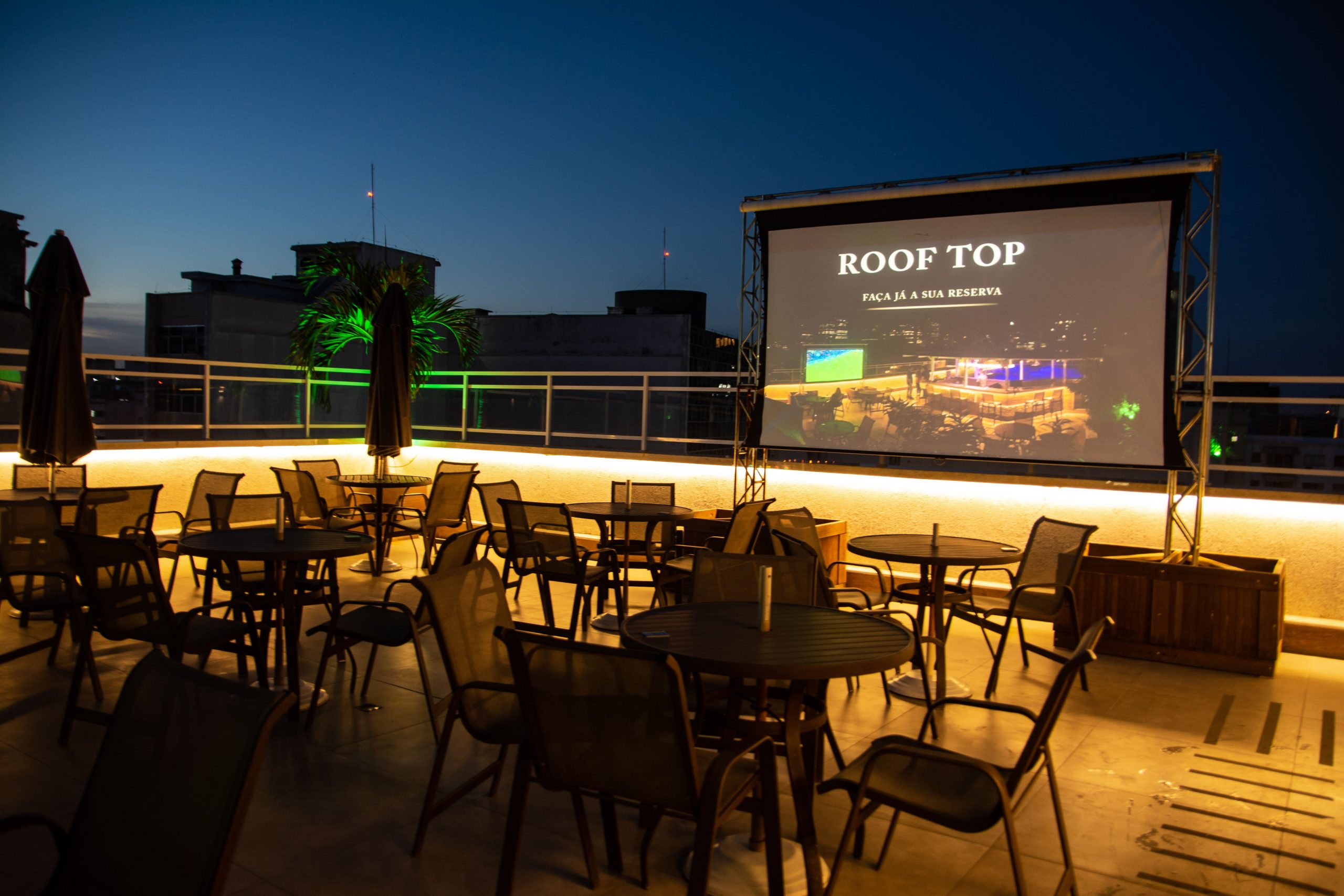 Rooftop Noite - Casa Nova Hotel